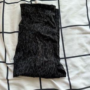LULULEMON 28 inch size 2 leggings